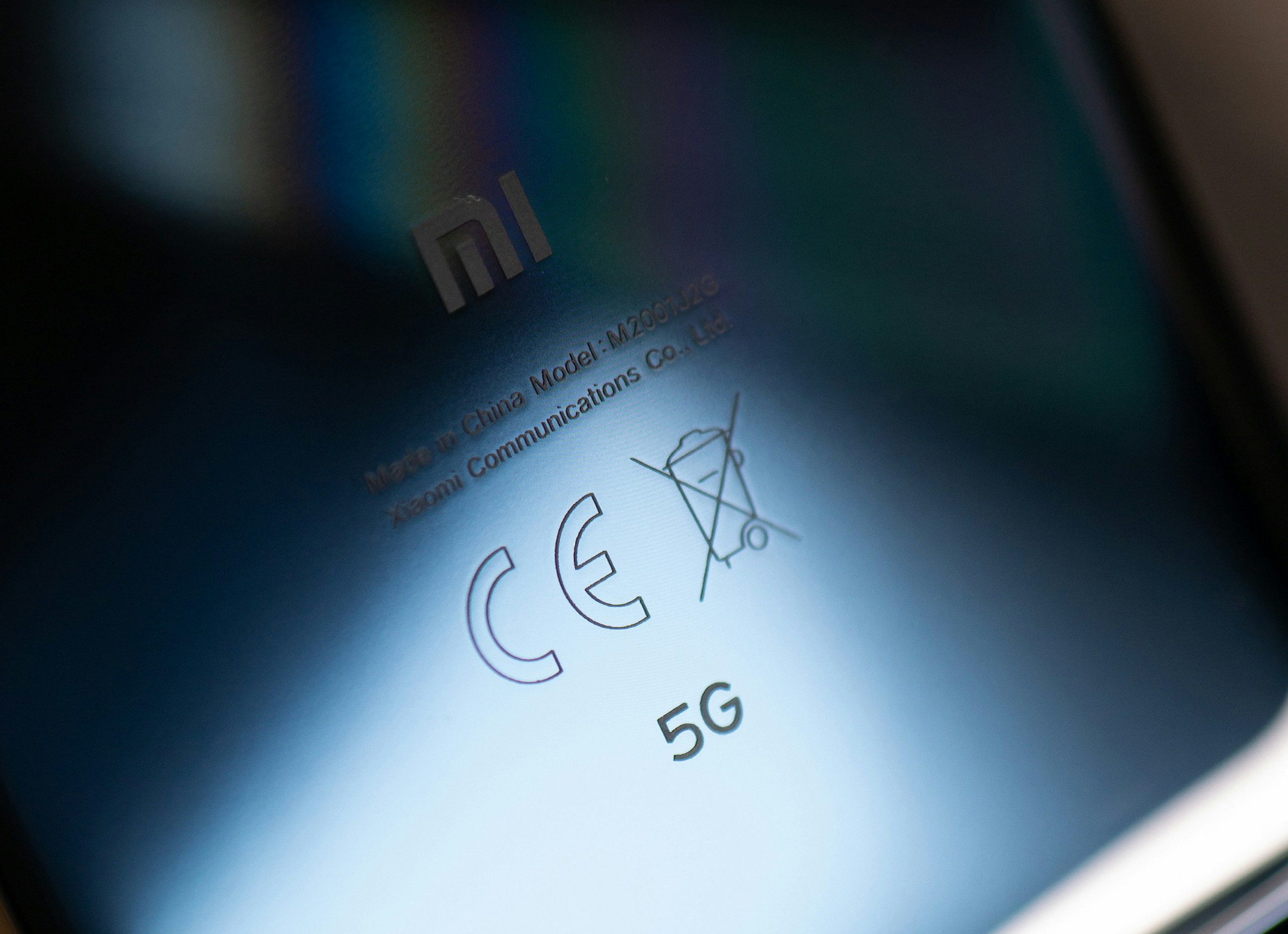 Xiaomi 15 membawa dua varian warna, yakni putih dan hitam.