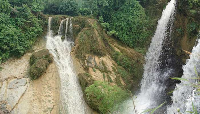 Meski tidak terlalu tinggi, keindahan Air Terjun Wukirharjo tidak kalah dengan air terjun lain di Tuban.