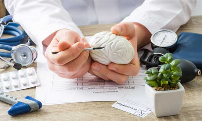 Mengonsumsi makanan untuk mengoptimalkan kesehatan otak diperlukan sebagai solusi agar otak tetap sehat.