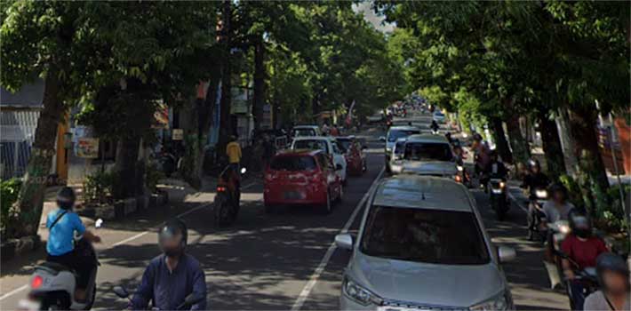 Ada beberapa tempat nongkrong di Tuban terasa picnic yang bisa dikunjungi, salah satunya di Jalan Pramuka.
