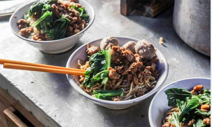 Mie ayam paling enak di Tuban direkomendasikan untuk Anda.
