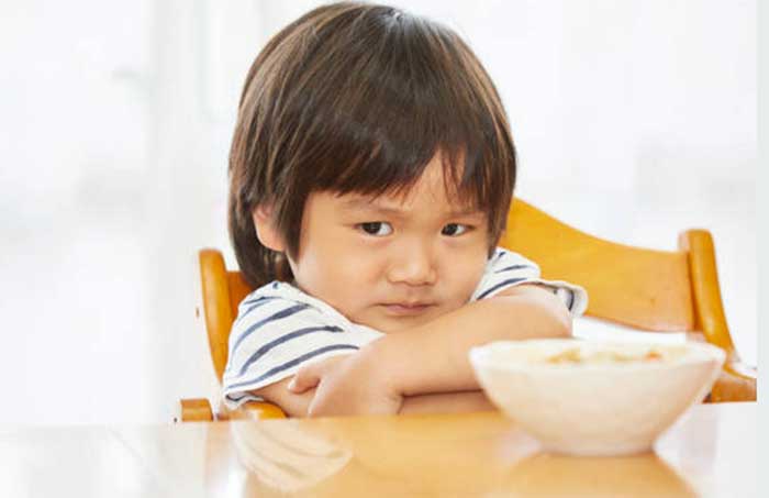 Kisah Nasi Menangis, kalimat yang sering diucapkan orang tua sebelum 1980 an ketika anak-anak mereka susah makan atau makan tidak pernah habis.