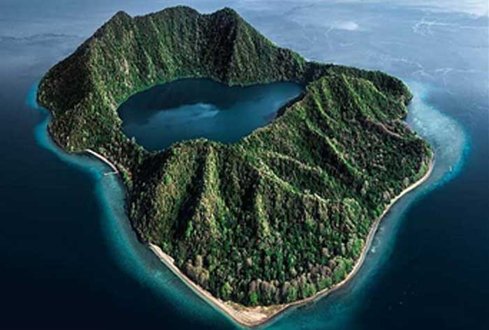 Pulau Satonda Nusa Tenggara Barat.