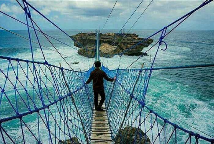 Pulau Timang Yogyakarta.