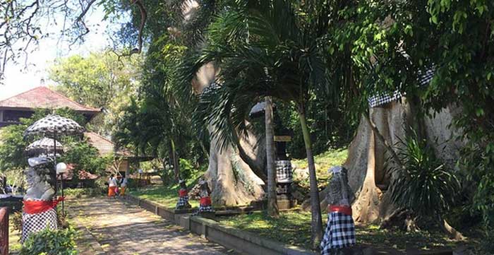 Pura Goa Lawah Bali.