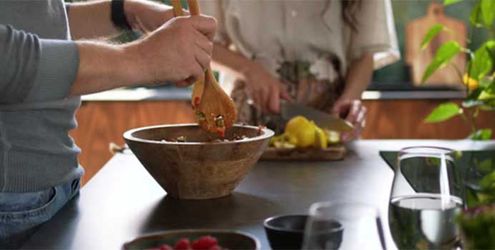 Clean eating salah satu tren yang makin populer saat ini. Apa itu clean eating? Dan apa manfaat kesehatannya?