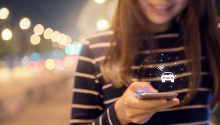 Jual beli mobil bekas melalui aplikasi.