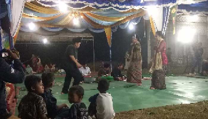 Seni pertunjukan tradisional Sandur.