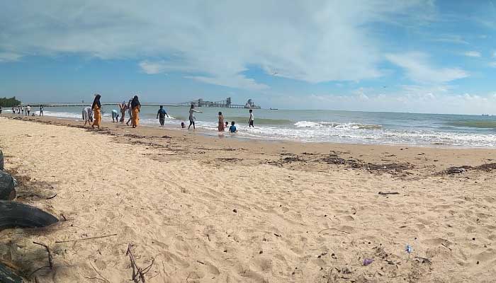 Pantai Semilir Tuban.
