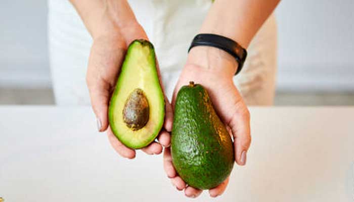 Konsumsi alpukat di malam hari memberi beberapa manfaat untuk kesehatan, terutama bagi kesehatan kulit.