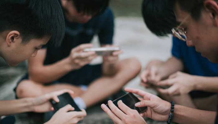 Kaum gen Z yang sebagian besar menyukai game lebih rentan terjerat judi online yang sering dikemas dalam bentuk game.