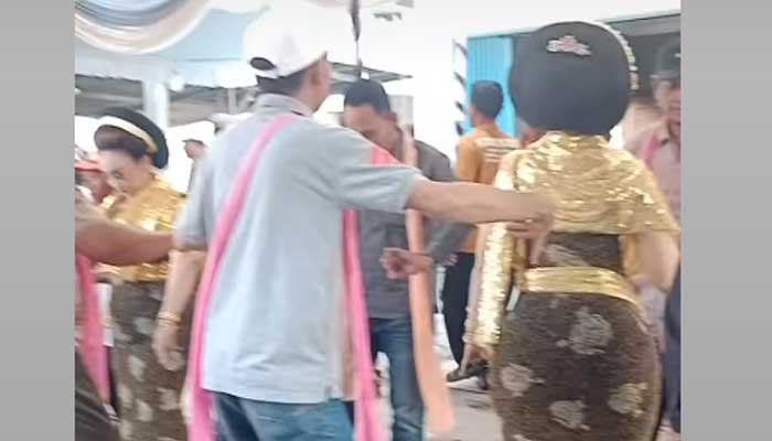Seni tradisional Langen Tayub dari Tuban.