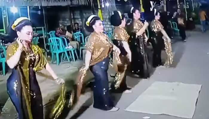 Pementasan Langen Tayub.