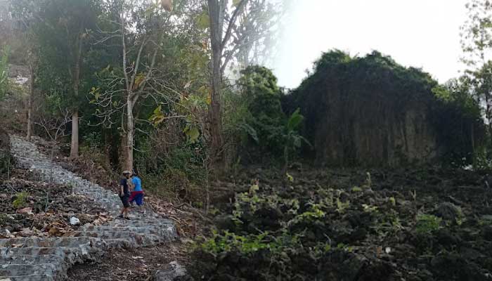 Gunung Dingklik, wisata baru Tuban yang terletak di Desa Ngimbang, Kecamatan Palang.
