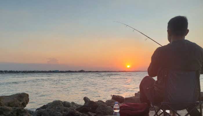 Pantai Boom, salah satu spot mancing favorit di Tuban.