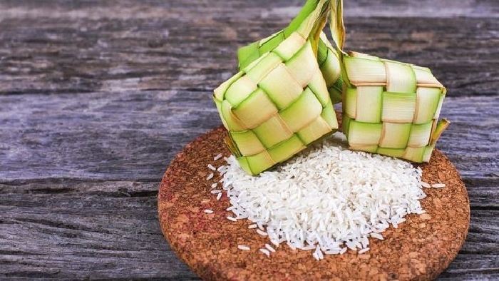 Ketupat, makanan tradisional di Indonesia