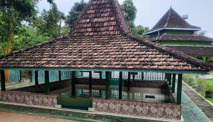 Makam Syekh Ahmad Kholil di Desa Rawasan, Kecamatan Jenu, Kabupaten Tuban, Jawa Timur.
