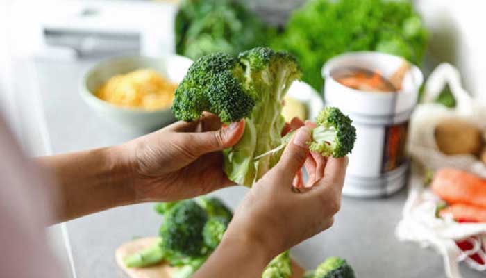 Brokoli, sayuran hijau superfood yang memiliki banyak manfaat, salah satunya mencegah penuaan dini alias bikin kulit awet muda.