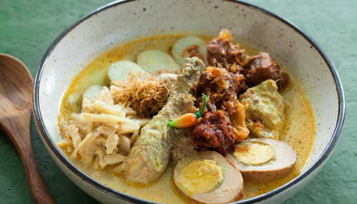 Asal usul lontong Cap Go Meh berkaitan erat dengan tradisi masyarakat Tionghoa.