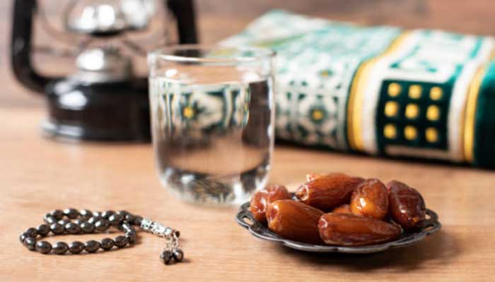 Menjalankan puasa sambil kerja, ada beberapa cara dan tips terhindar dari dehidrasi karena kekurangan cairan tubuh. Foto adalah ilustrasi.