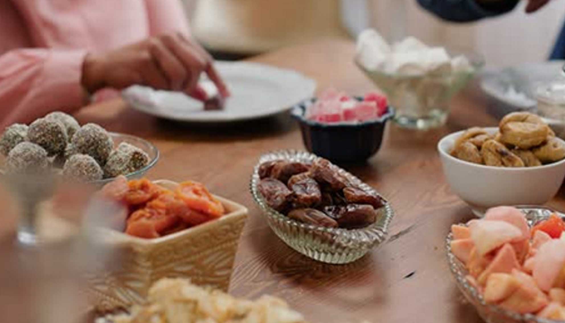 Momen kumpul bareng keluarga saat libur Lebaran emang sering bikin kita terlena, sampai-sampai lupa jaga pola makan dan diet yang biasanya dijaga ketat. Foto adalah ilustrasi.