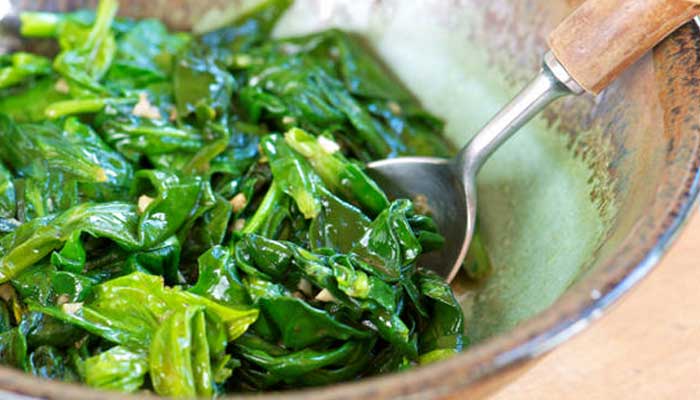 Sayur bayam kaya akan manfaat, dapat membantu tubuh tetap fit dan terhindar dari berbagai penyakit.