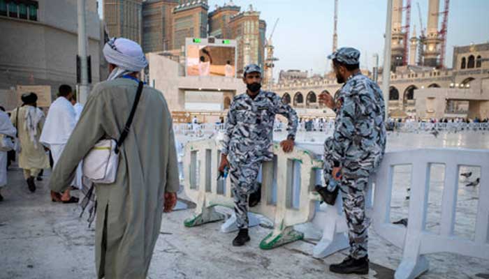 Pemerintah Arab Saudi secara resmi menegaskan, setiap WNA yang tertangkap berada di Makkah atau wilayah suci lainnya tanpa visa haji resmi akan dikenakan denda hingga sekitar Rp88 juta.