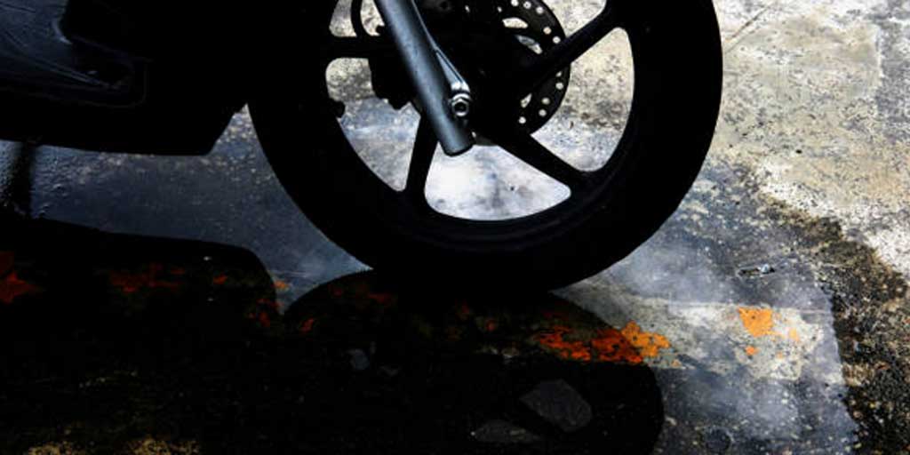 Ada beberapa tips perawatan motor khusus menghadapi cuaca yang tak menentu. Foto adalah ilustrasi.