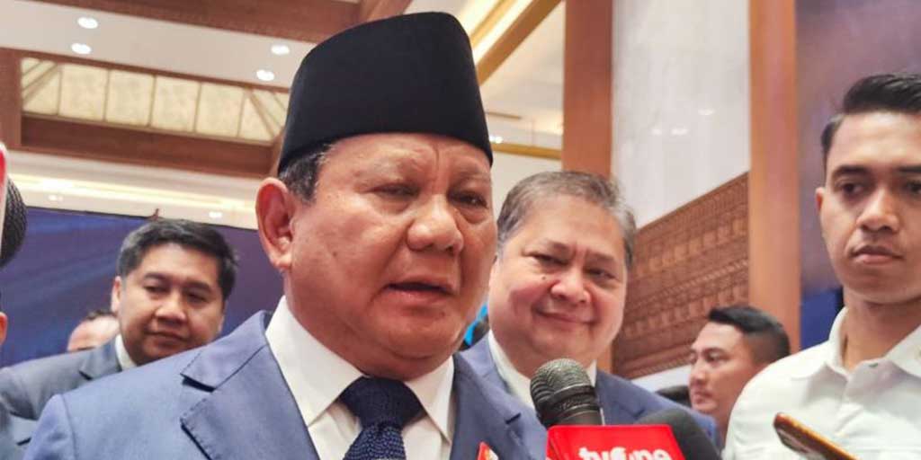 Presiden RI Prabowo Subianto memberikan keterangan pers usai menghadiri International Conference on Infrastructure (ICI) 2025 di JCC Senayan, Jakarta, Kamis (12/6).