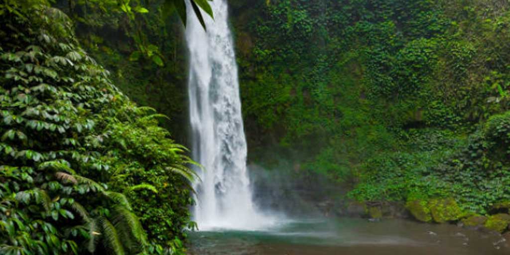 Foto ilustrasi air terjun.