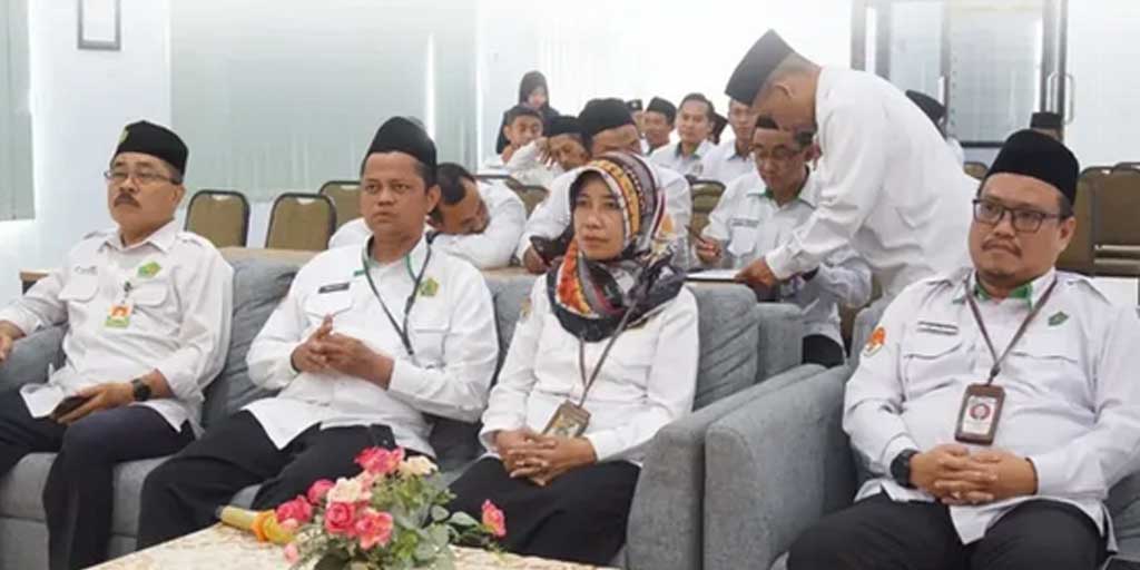 ASN Kemenag Tuban mengikuti pembukaan E-Learning Peningkatan Pemahaman Gratifikasi secara daring dari Aula PLHUT, Senin (16/6).