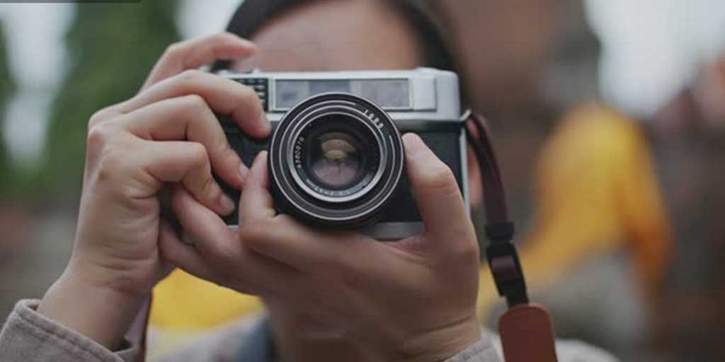 Hobi bisa jadi cuan, salah satunya bisnis fotografi. Foto adalah ilustrasi. Untuk fotografer pemula, sebaiknya pelajari dan ikuti langkah-langkah memulai bisnis ini.