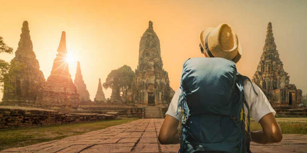 Foto ilustrasi traveling. Ada beberapa tips traveling dan rekomendasi wisata murah dan recommended di Jawa Timur.