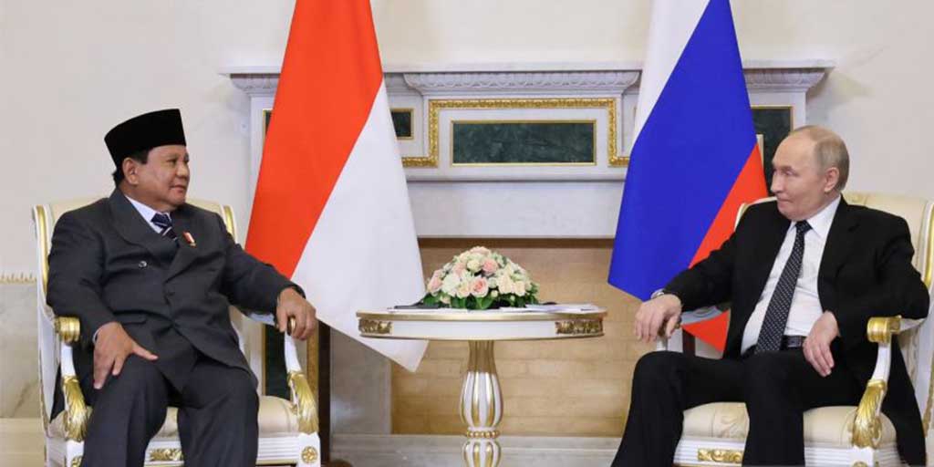 Pertemuan Presiden Prabowo Subianto dan  Presiden Rusia Vladimir Putin dalam kunjungan kenegaraan di Istana Konstantinenovsky, St. Petersburg, Rusia, Kamis (19/6).