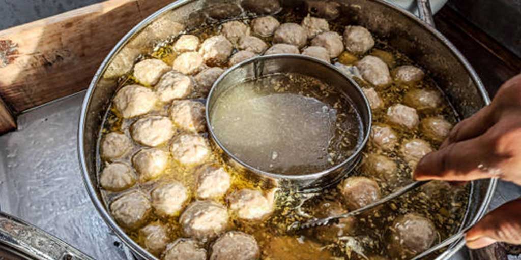 Ada rekomendasi warung bakso paling enak di Jatirogo Tuban dari yang kuah kaldunya nendang hingga bakso urat. Foto adalah ilustrasi