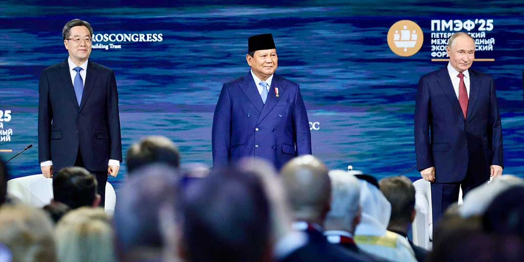 Presiden RI Prabowo Subianto berdampingan dengan Presiden Rusia Vladimir Putin, selaku tuan rumah, menghadiri Forum Ekonomi Internasional St. Petersburg (SPIEF) 2025, Rusia, Jumat (21/6).