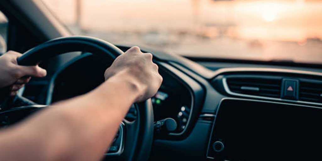 Belajar mengemudi mobil manual diperlukan beberapa langkah penting agar cepat mahir. Foto adalah ilustrasi.