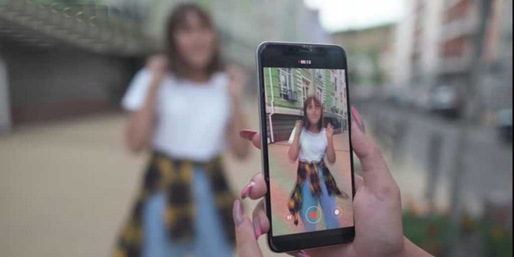 Membuat video TikTok challenge adalah salah satu cara mengisi liburan sekolah. Foto adalah ilustrasi.