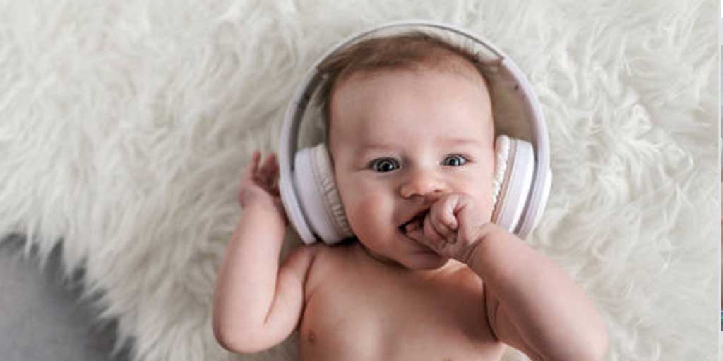 Mengenalkan musik pada anak sejak dini penting dilakukan orang tua. Foto adalah ilustrasi.
