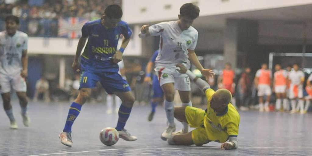 Pertandingan final futsal putra Porprov Jatim IX 2025 antara Kota Malang vs Surabaya di Graha Polinema, Jumat (27/6)