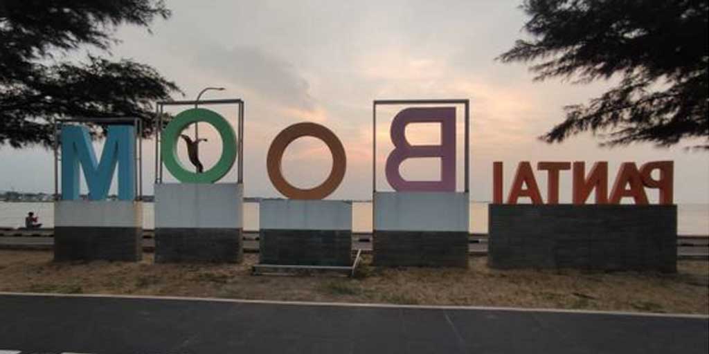 Pantai Boom, salah satu destinasi wisata unggulan di Tuban. Diprediksi cuaca di pantai ini cerah pada Rabu 2 Juli 2025.