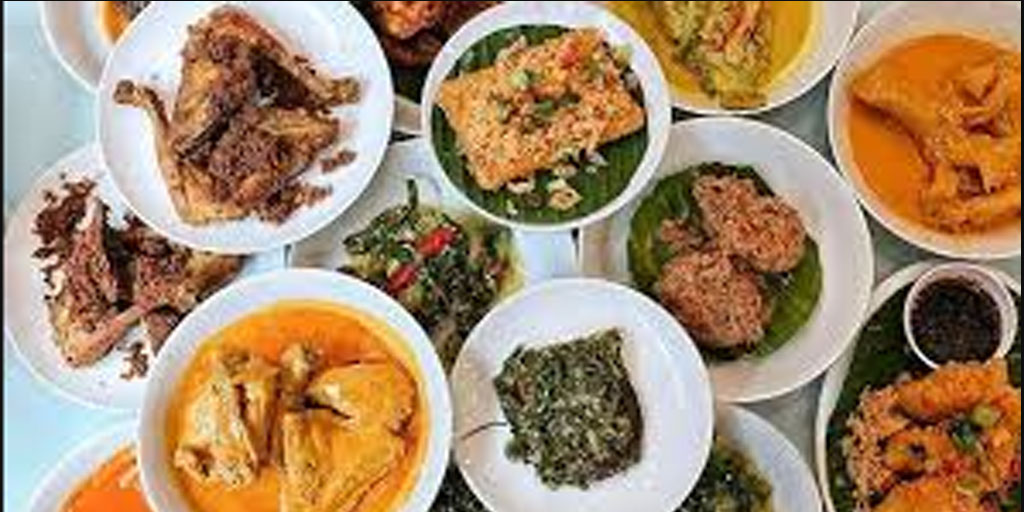 Masakan Padang punya beberapa menu andalan nasi padang yang terjamin kelezatannya.