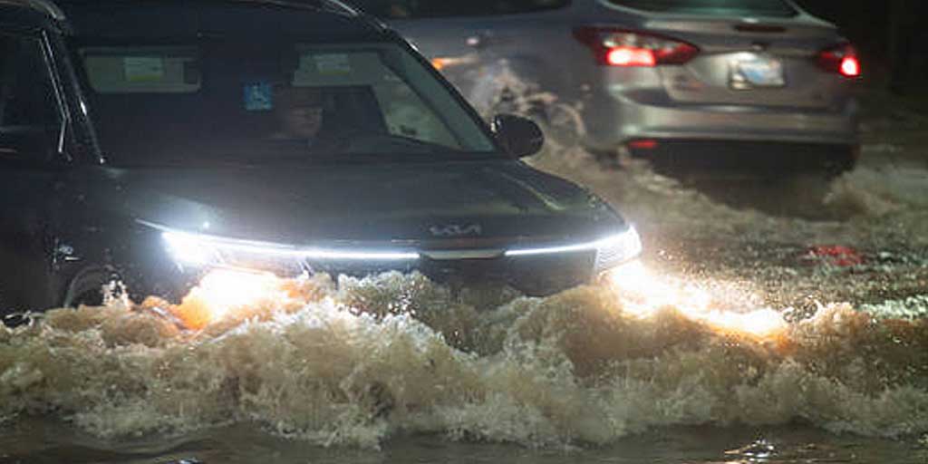 Baik mobil konvensional maupun listrik, ada beberapa tips aman kendaraan saat menerjang banjir.