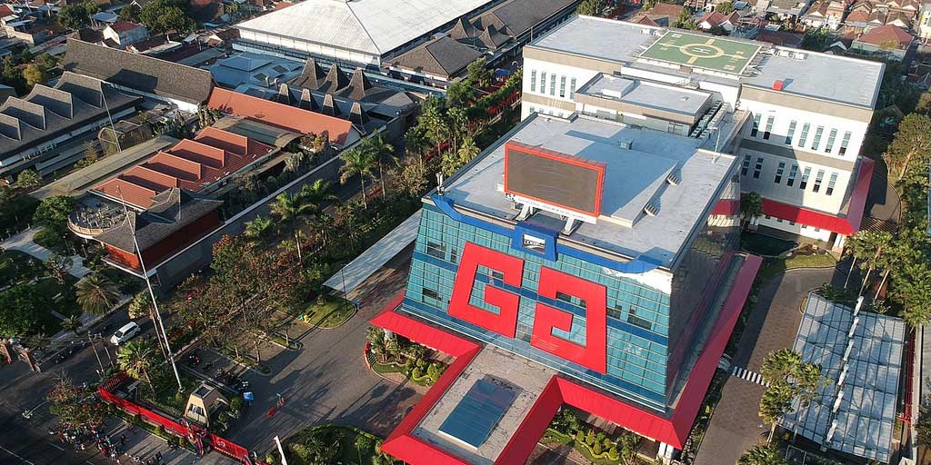Kantor pusat Gudang Garam di Kediri.