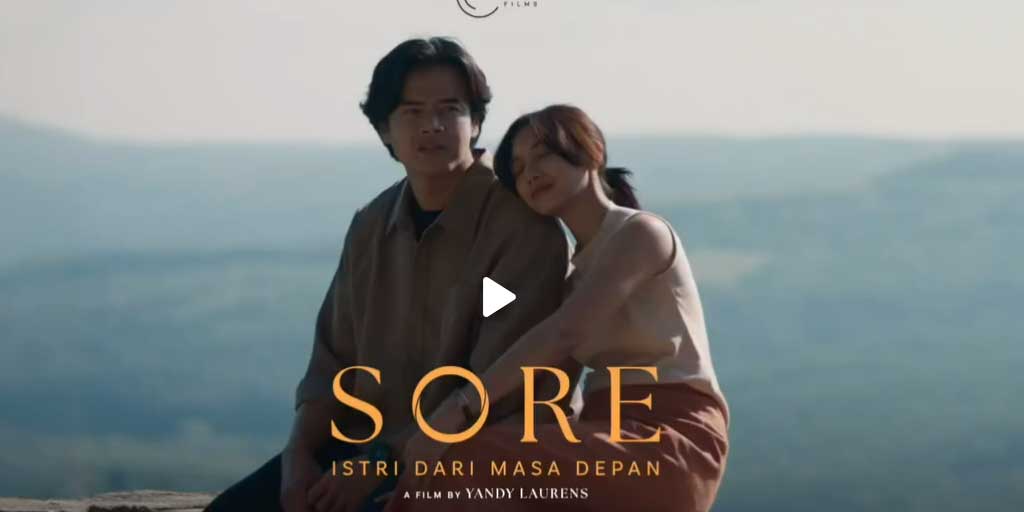 Sheila Dara dan Dion Wiyoko di film Sore: Istri dari Masa Depan.