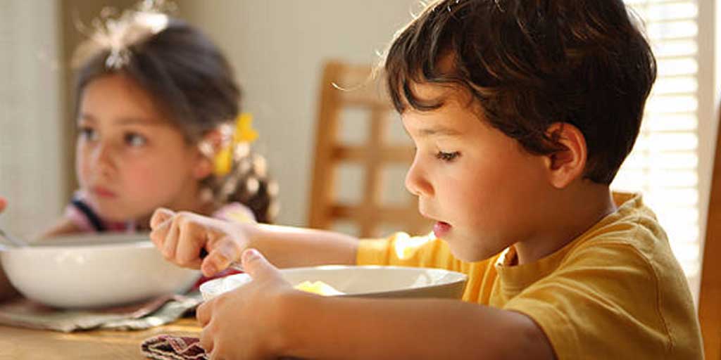 Anak suka makan dengan porsi besar, bisa jadi dia sedang mengalami growth spurt atau lonjakan pertumbuhan. Foto adalah ilustrasi.