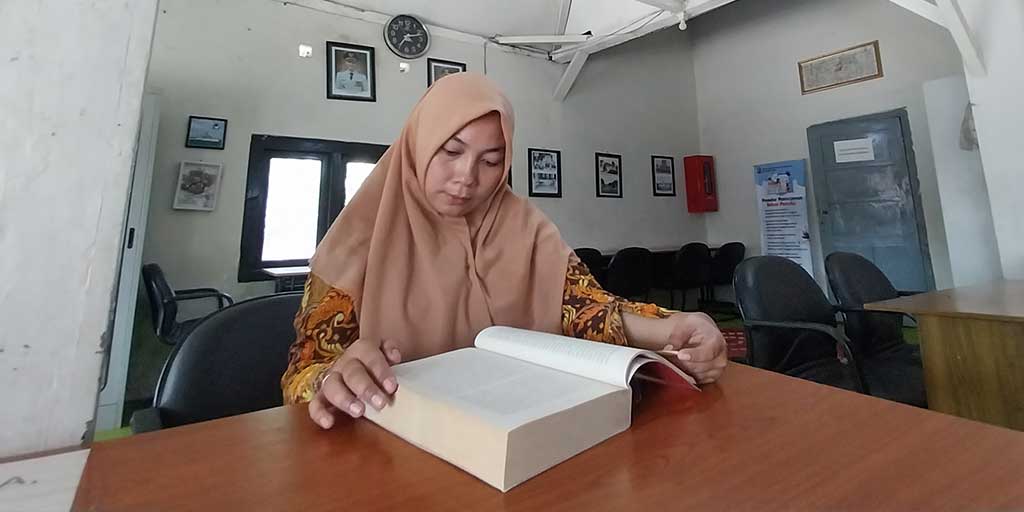 Petugas Perpusda Tuban.