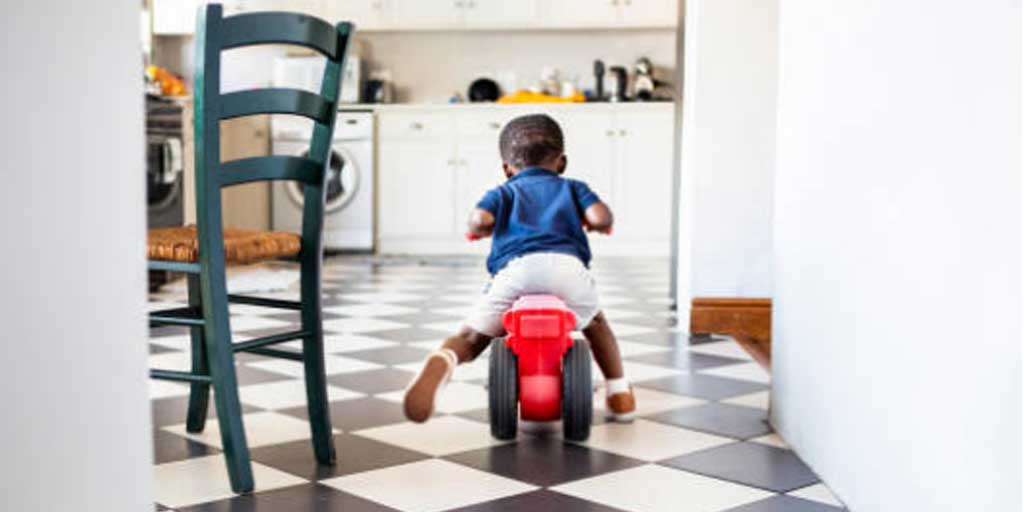 Penting untuk memperhatikan keselamatan bermain anak, terutama saat bermain pushbike. Foto adalah ilustrasi.