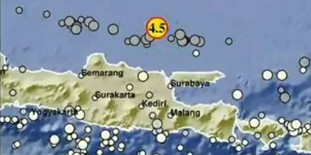 Gempa bumi magnitudo 4,5 mengguncang wilayah laut di timur laut Kabupaten Tuban, Selasa sore (29/7).