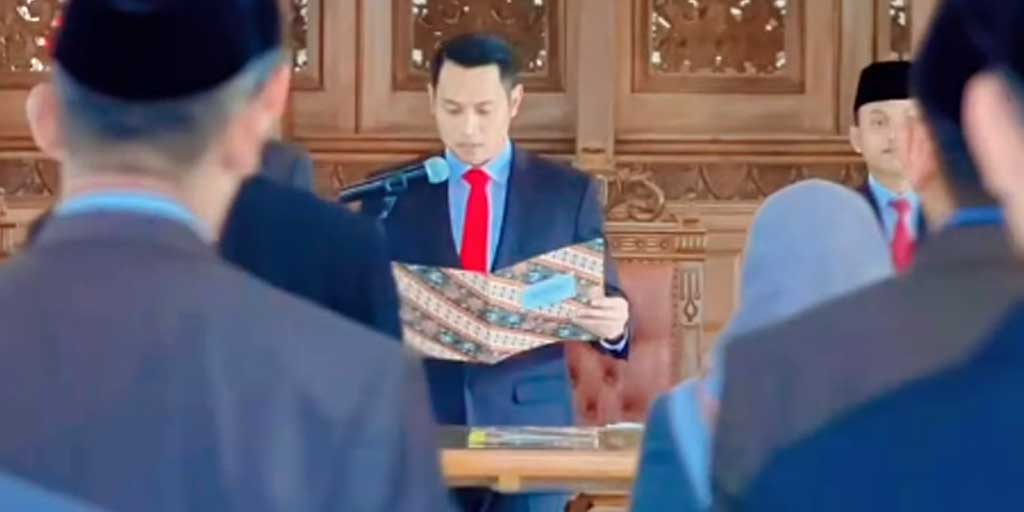 Pelantikan delapan pejabat mutasi jilid pertama oleh Bupati Tuban Aditya Halindra Faridzky, Kamis (31/7).